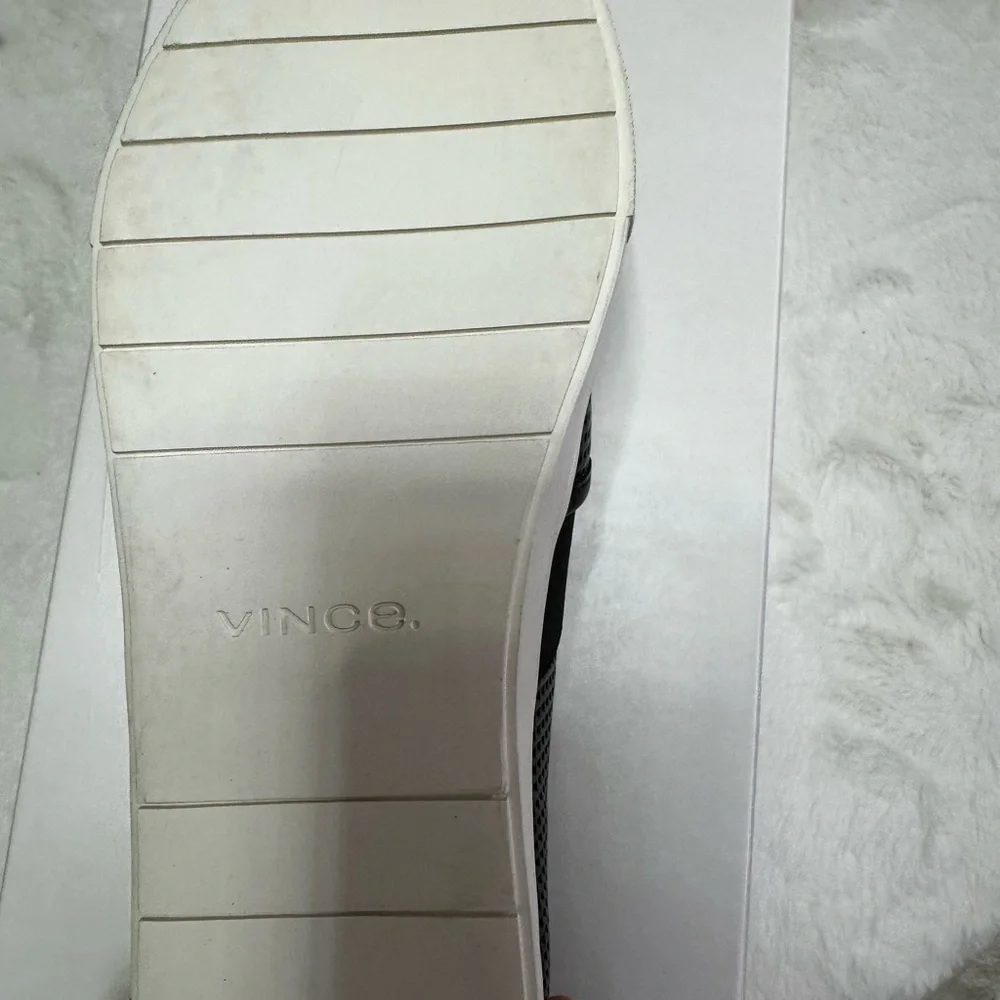 Vince Black Loafers Sleek Slip-On Shoes - Picture 2 of 4